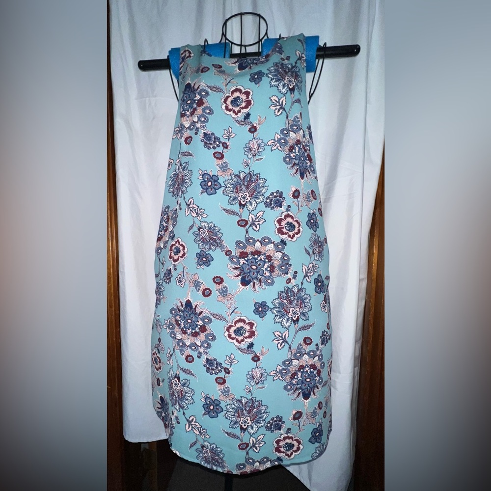 Beautiful Pink Rose, Size L dress! In excellent condition!